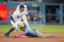 Brewers Dodgers Baseball