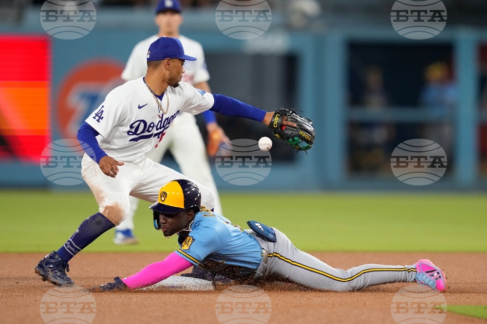 Brewers Dodgers Baseball