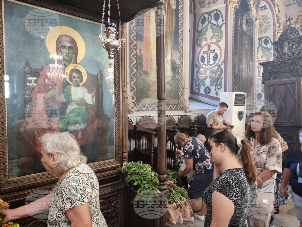 Пазарджик - Успение Богородично - храмов празник - литургия