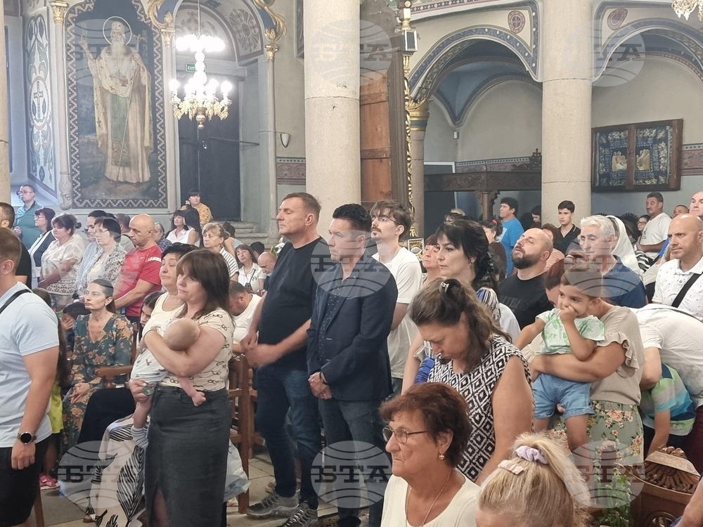 Пазарджик - Успение Богородично - храмов празник - литургия