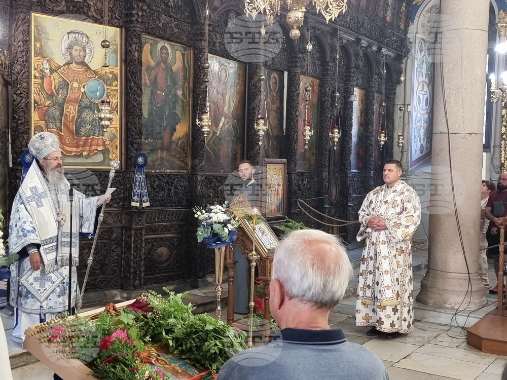 Пазарджик - Успение Богородично - храмов празник - литургия