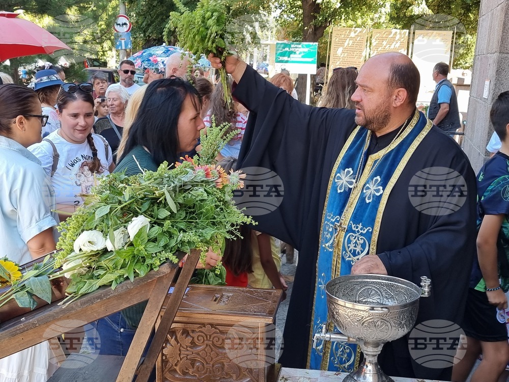 Пазарджик - Успение Богородично - храмов празник - литургия