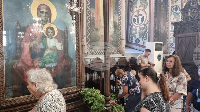 Поклонът пред Божията майка трябва да стане уважение към всяка майка, каза Белоградчишкият епископ Поликарп в Пазарджик