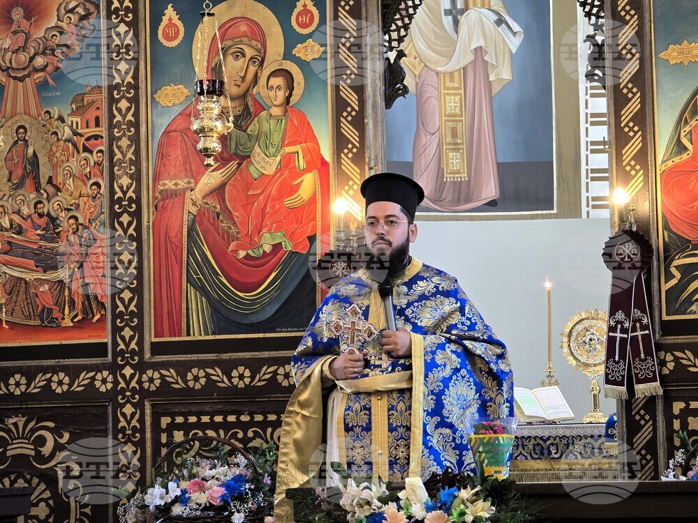 Сливен - литургия - храм „Света Богородица“