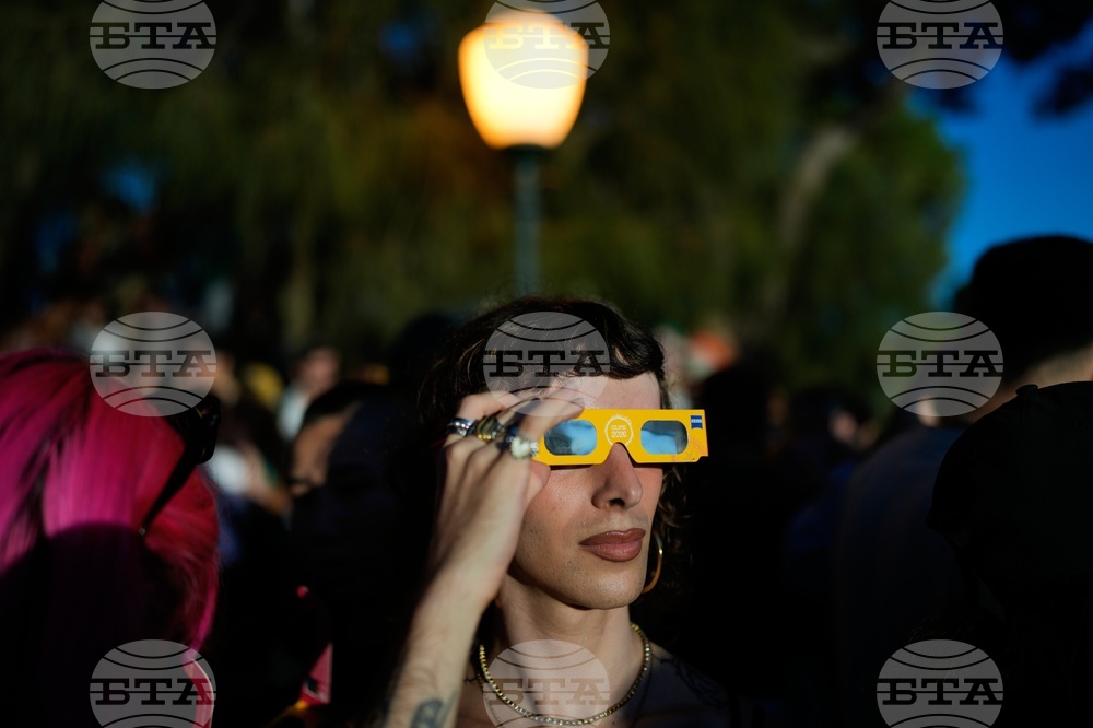 APTOPIX Portugal Solar Eclipse