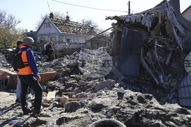 Най-малко един човек бе убит при руски артилерийски обстрел в украинската Запорожка област, съобщиха местните власти