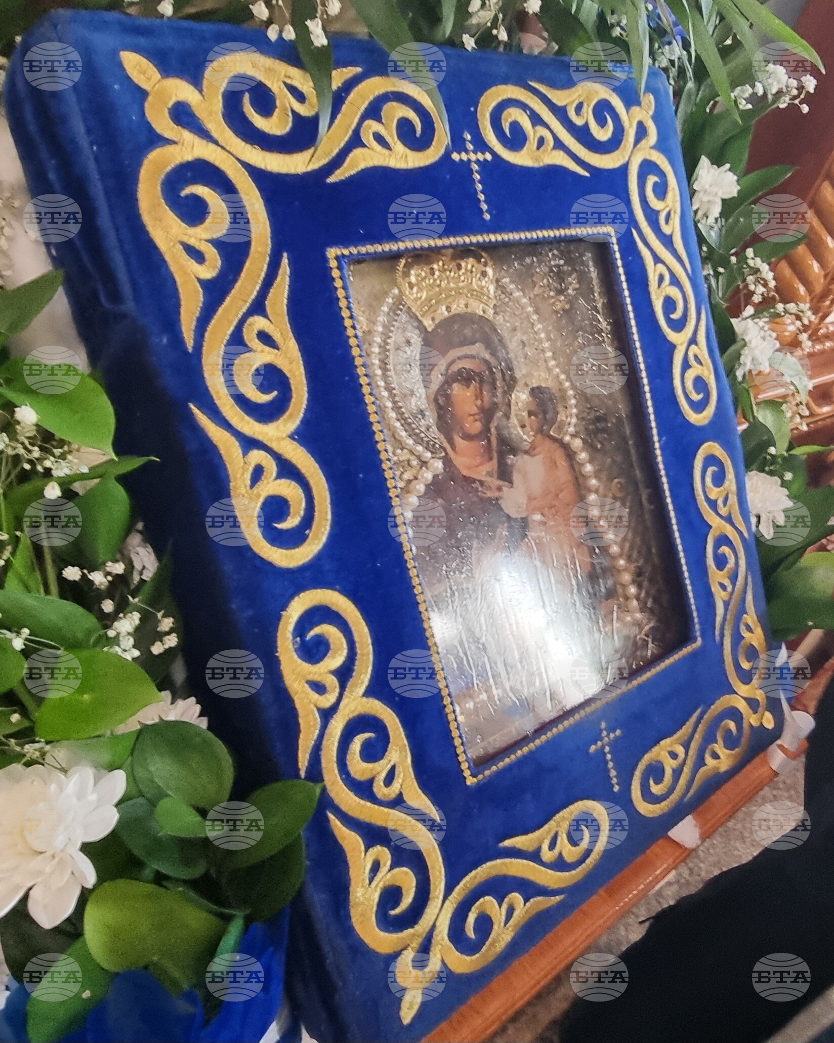 Шумен - чудотворната Хавайска мироточива Иверска икона на Пресвета Богородица - поклонение