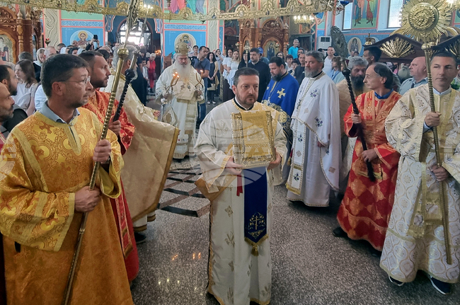 Шумен - чудотворната Хавайска мироточива Иверска икона на Пресвета Богородица - поклонение