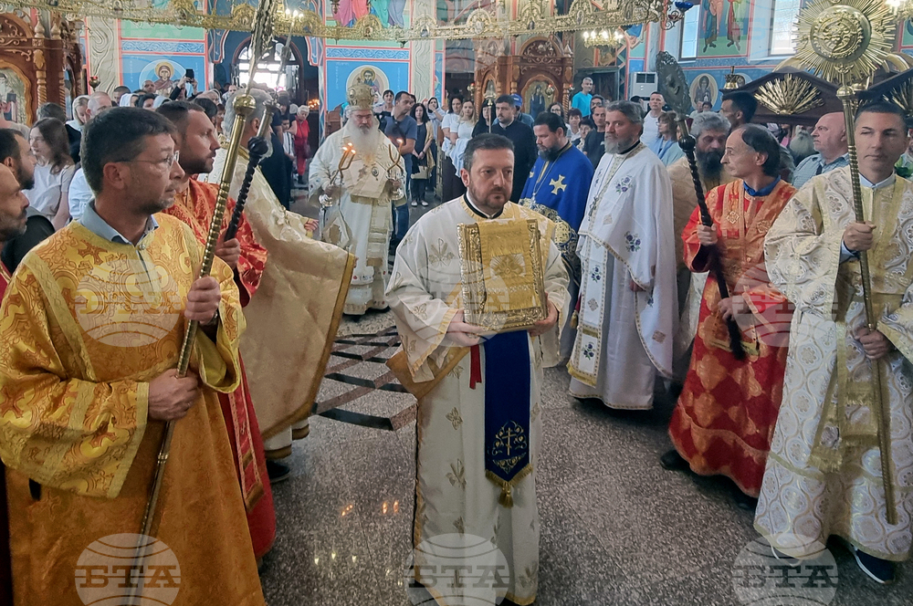 Шумен - чудотворната Хавайска мироточива Иверска икона на Пресвета Богородица - поклонение
