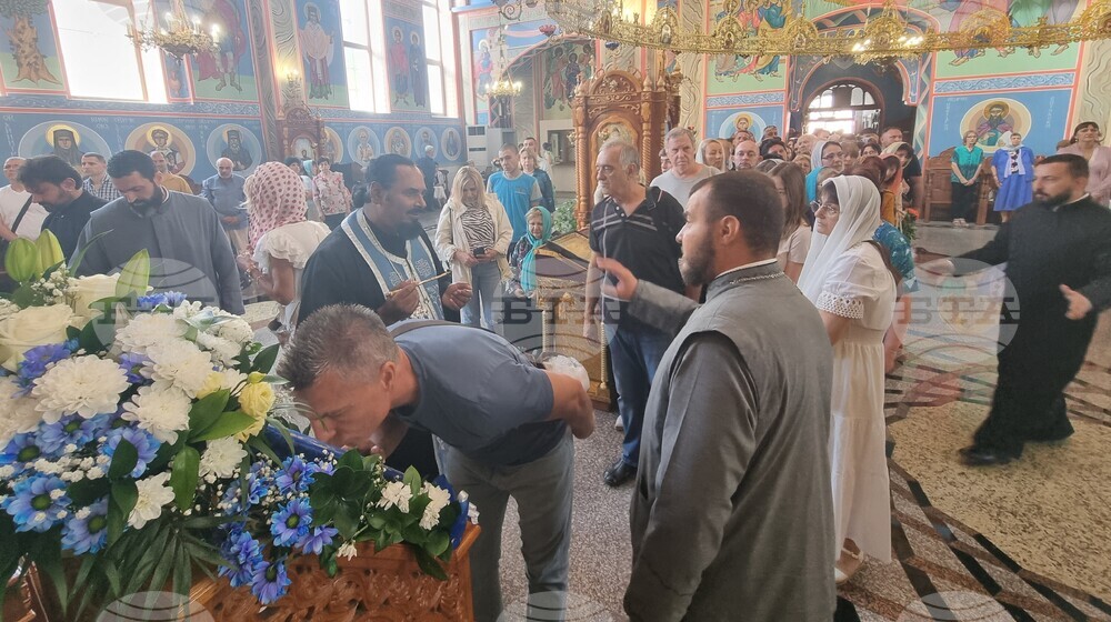 Шумен - чудотворната Хавайска мироточива Иверска икона на Пресвета Богородица - поклонение