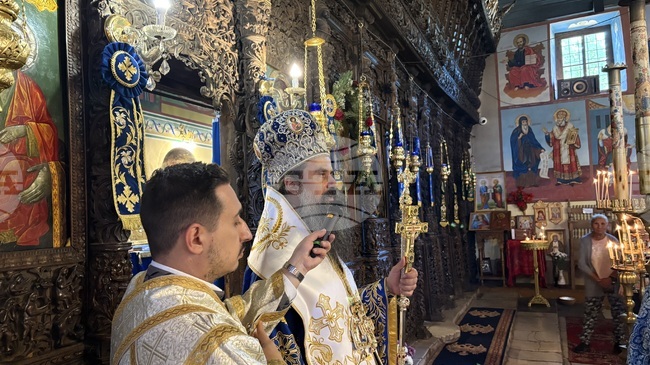 Света Богородица през цялото време ни е показала, че бди над нас, каза в Самоков патриарх Даниил
