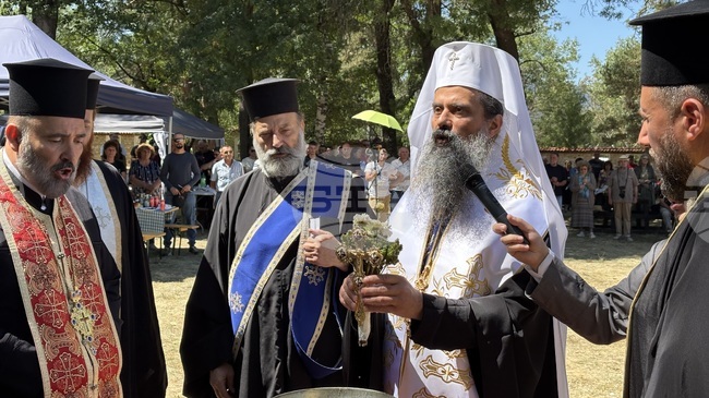 Патриарх Даниил отслужи водосвет на празника на каракачанската общност в Самоков