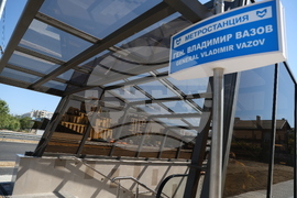 Метростанция „Ген. Владимир Вазов“ - стъклени панели
