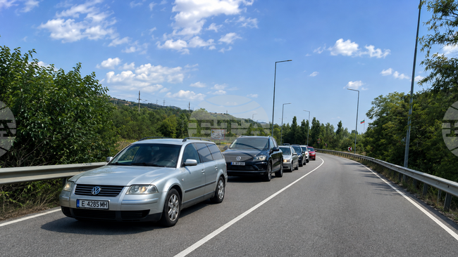 Натоварено е движението в района на Кресненското дефиле