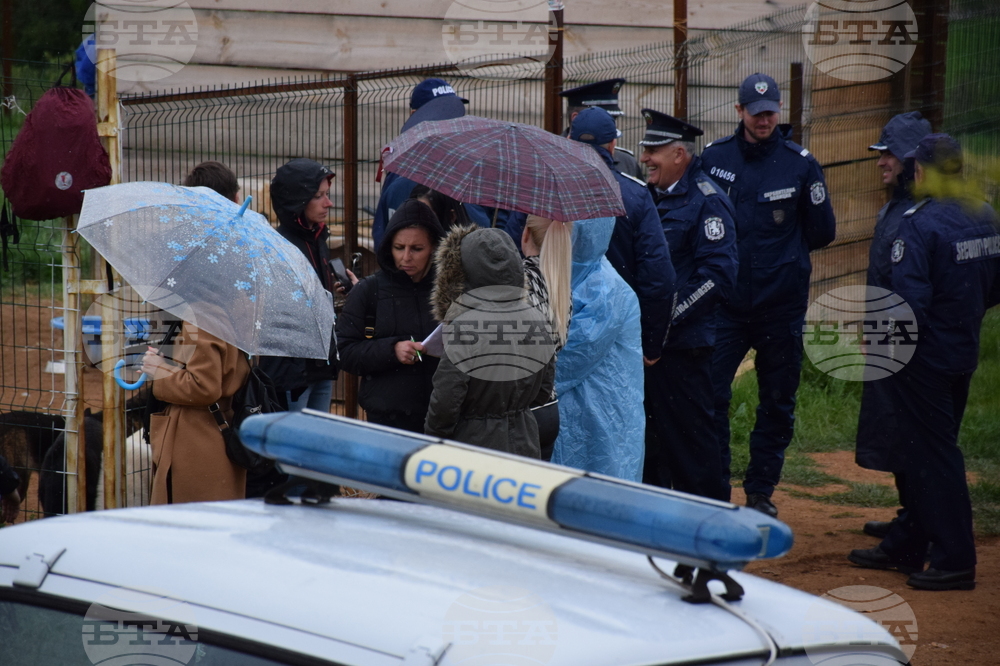 Село Логодаж - център за кучета - незаконни постройки - събаряне
