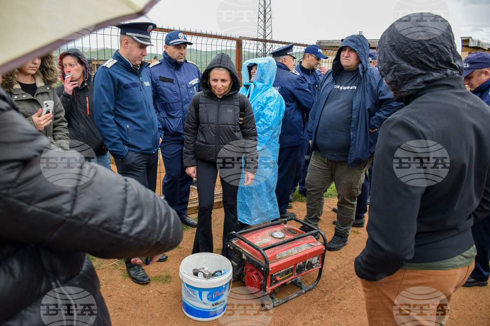 Село Логодаж - център за кучета - незаконни постройки - събаряне