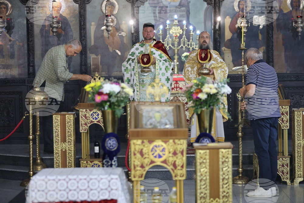 Пловдив - храм „Св. Иван Рилски“ - празнична литургия