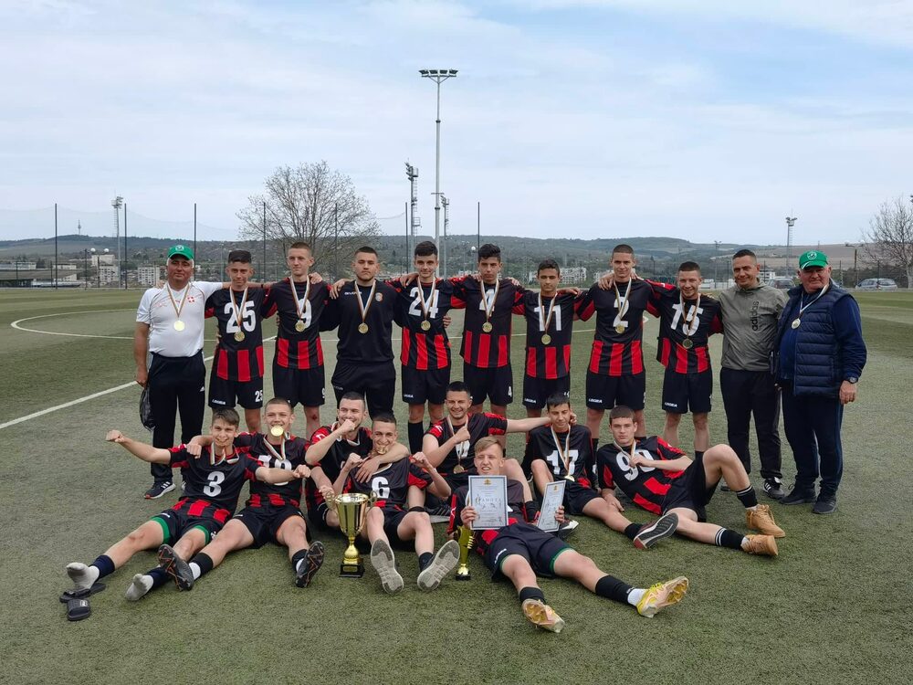 Община Ловеч: Отборът на Математическа гимназия в Ловеч стана шампион на „Ученическите игри 2023“ по футбол