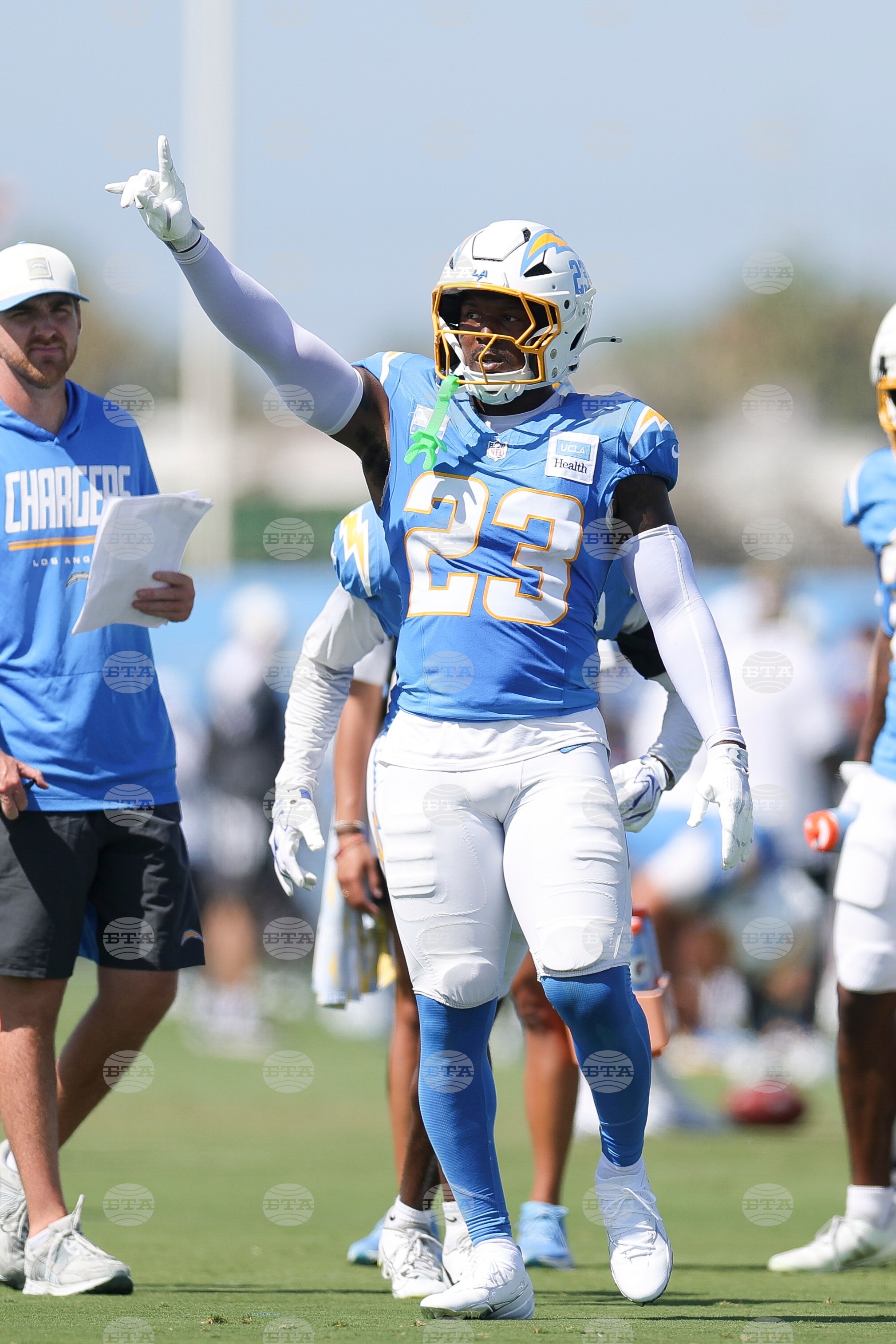 49ers Chargers Camp Football