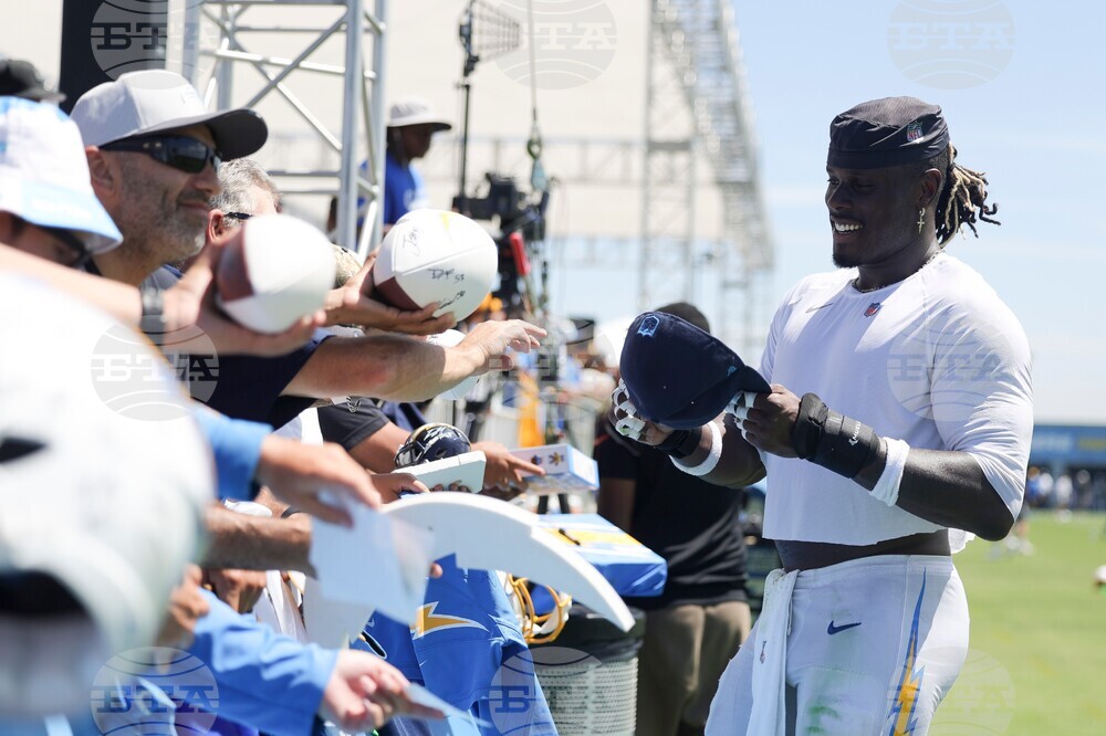 49ers Chargers Camp Football