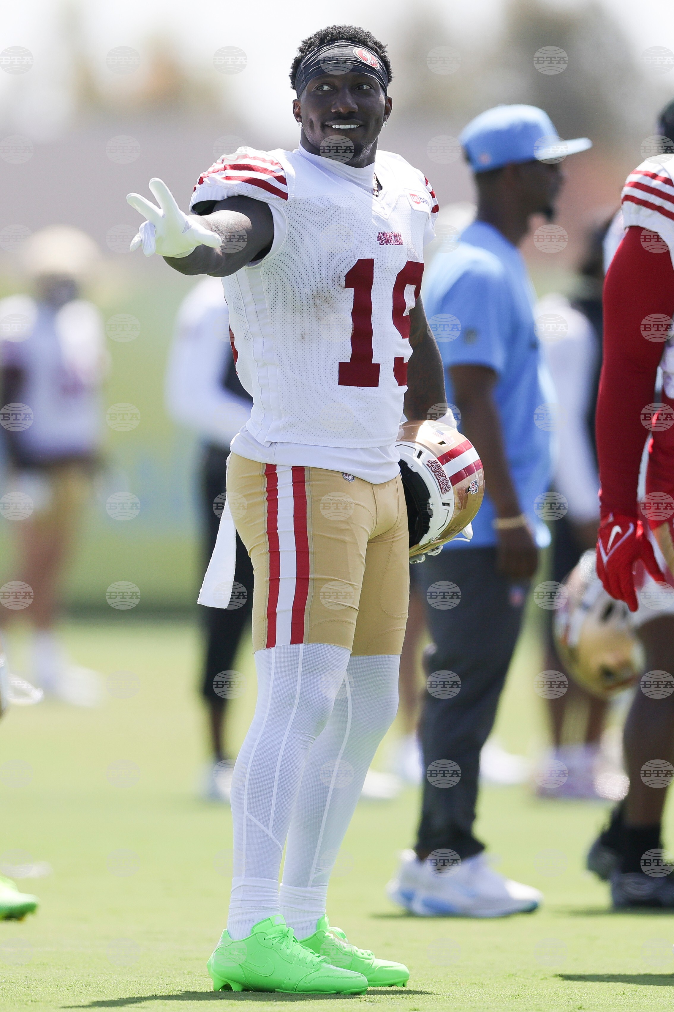 49ers Chargers Camp Football