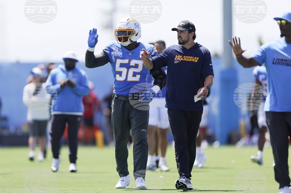 49ers Chargers Camp Football