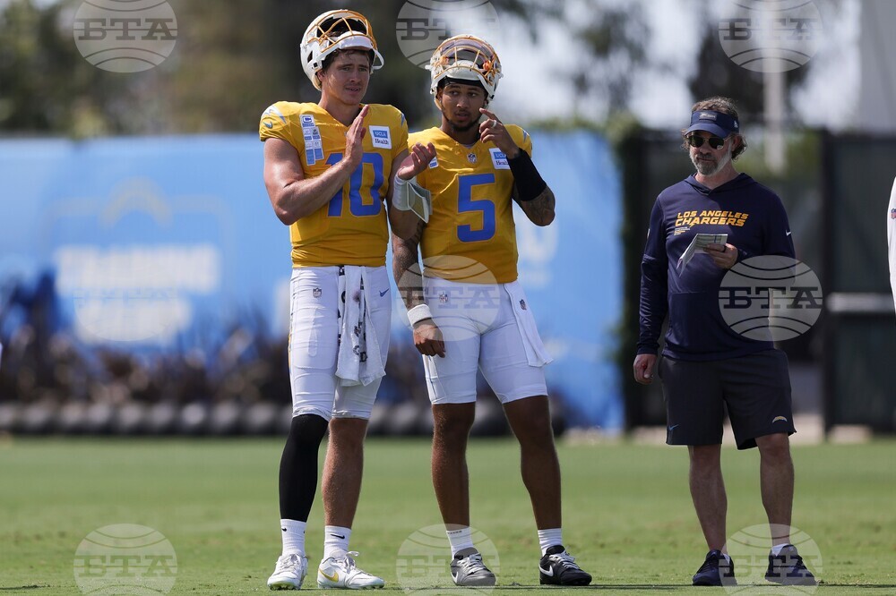 49ers Chargers Camp Football