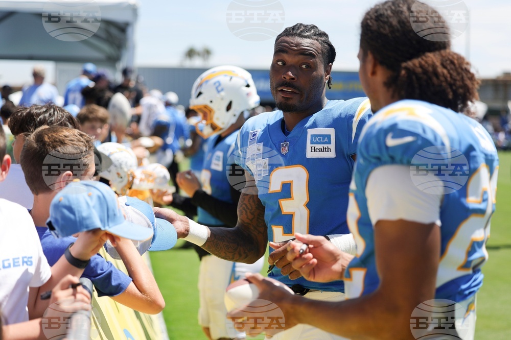 49ers Chargers Camp Football