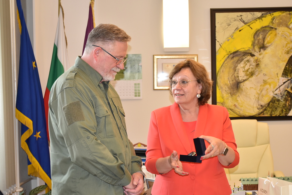 Община Ловеч: Кметът на Ловеч поздрави посланик Мачей Шимански с националния празник на Полша – 3 май