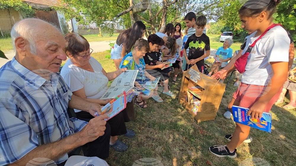 Село Йоглав - възрастни хора - деца - пътуваща библиотека