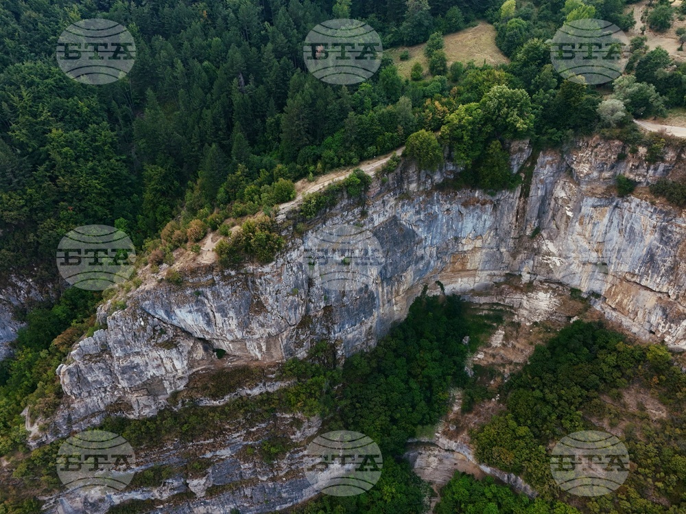 Село Заселе - лято - водопад "Скакля" - изглед