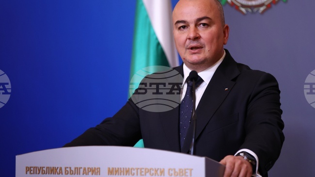 До края на годината ще бъде оборудвана лаборатория, гарантираща, че българското розово масло е истинско, каза министър Пламен Абровски