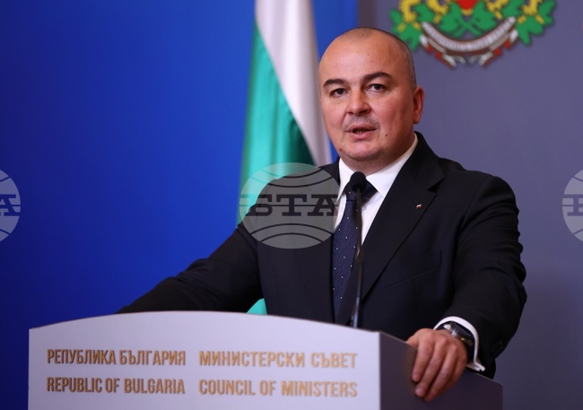 До края на годината ще бъде оборудвана лаборатория, гарантираща, че българското розово масло е истинско, каза министър Пламен Абровски