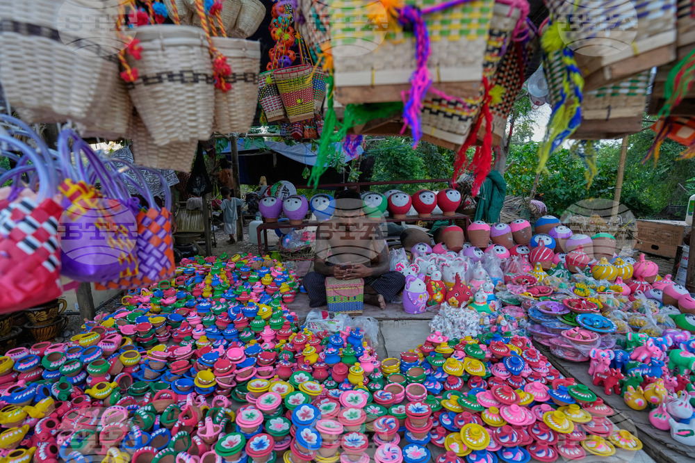 Myanmar Earthern Pots Festival