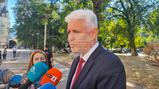 US Tanker Aircraft Left Bezmer and Departed Bulgaria on Friday, Defence Minister Says