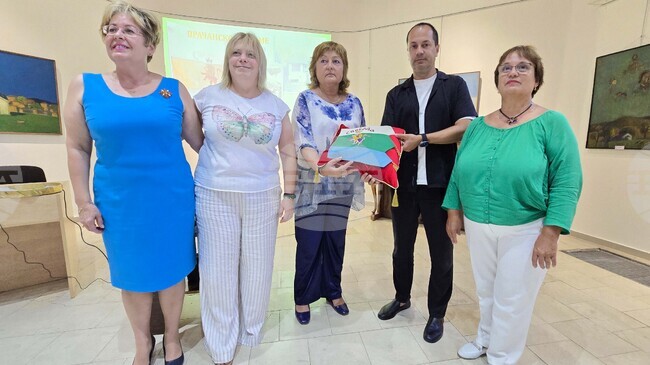 Първата реплика на знамето на Трети Врачански революционен окръг вече е във фонда на Регионалния исторически музей във Враца