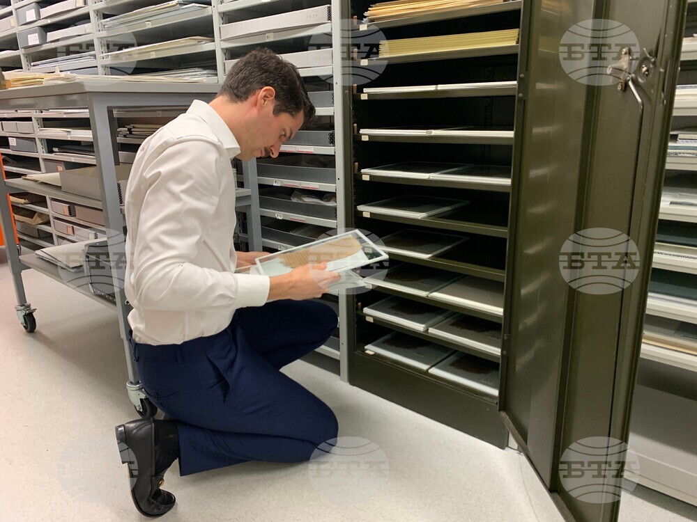 Conserving Papyri