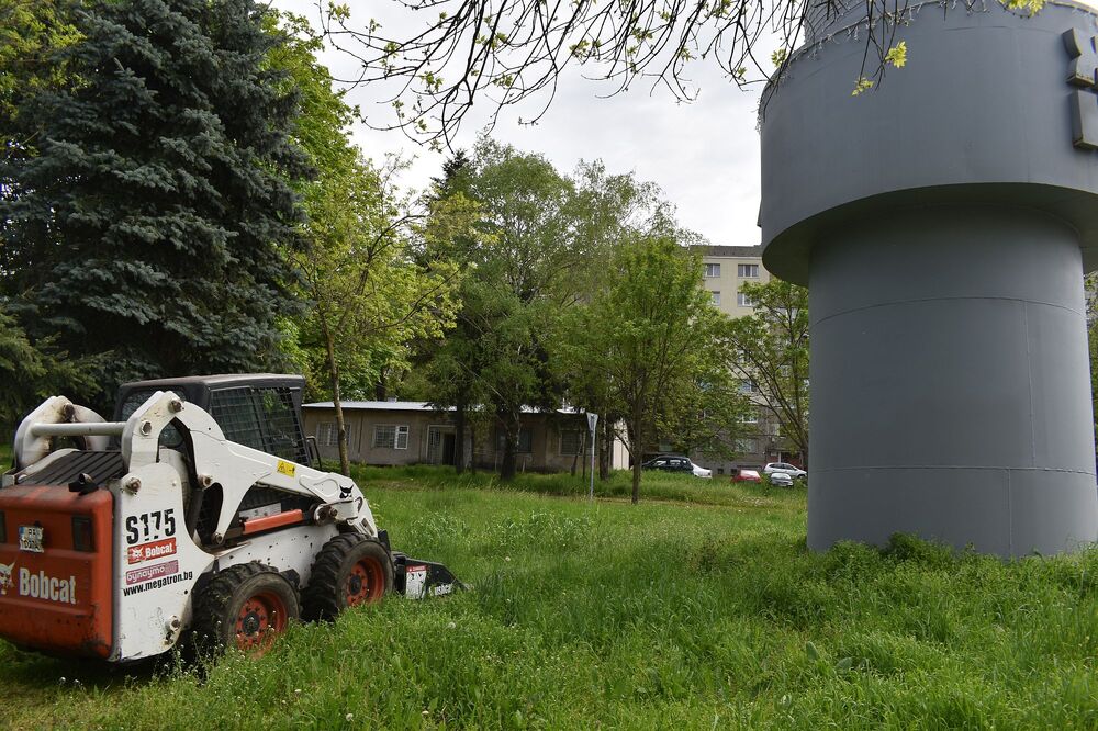Община Разград: Във всички квартали на Разград се коси от близо месец, 1300 дка са зелените площи в града