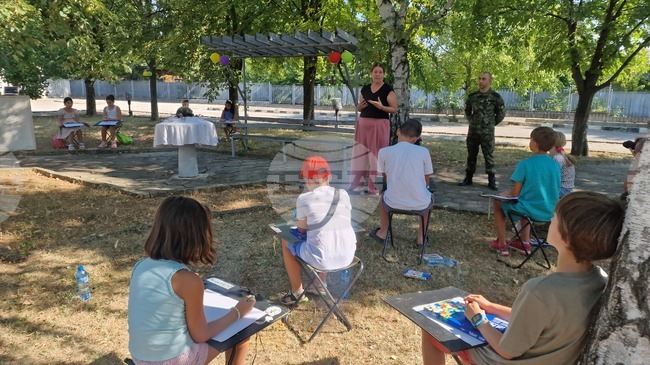 Пленерът „Цветовете на сигурността“ събра 14 деца във Военното окръжие в Търговище