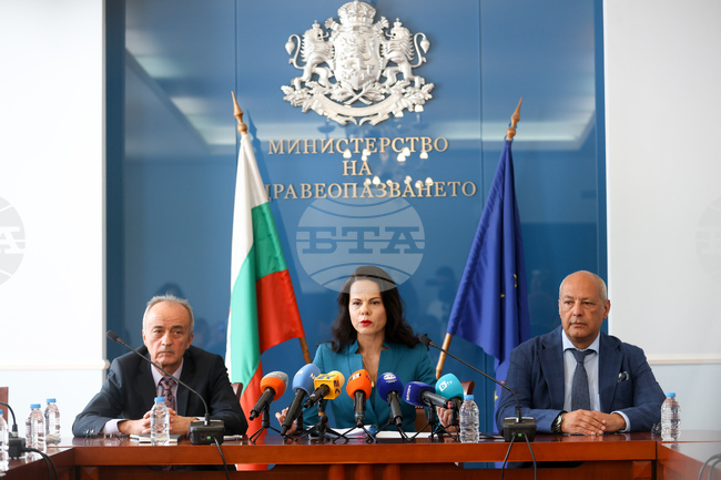 Центърът за асистирана репродукция, агенцията по лекарствата и за медицински надзор ще останат самостоятелни структури, съобщи здравният министър