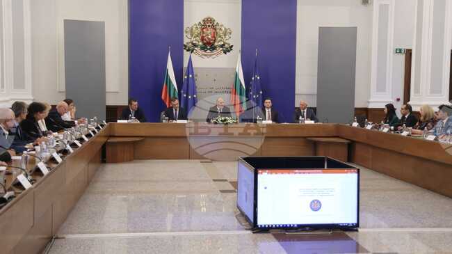 Действията на правителството срещу прането на пари и корупцията са силен гарант за излизане на България от "сивия списък", заяви премиерът
