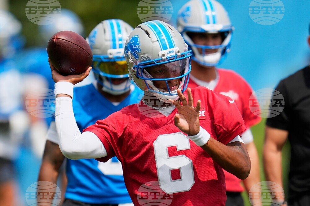 Lions Camp Football