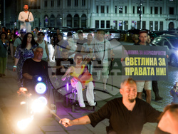 Столична община - нощно факелно шествие - хора с увреждания