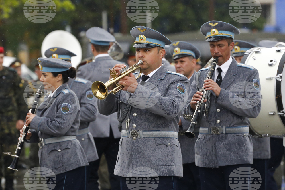 Музикален парад на военни духови оркестри