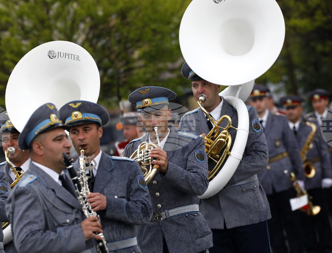 Музикален парад на военни духови оркестри