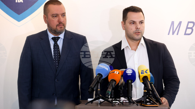 Прокуратурата е обвинила двама младежи, представяли се за кредитори и изнудвали хора в социалните мрежи 