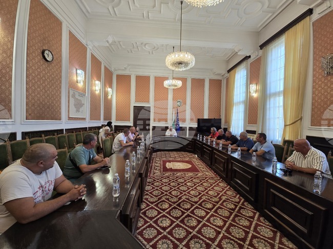 Производители на праскови от Сливенско подготвят протест заради ниските изкупни цени и затруднената реализация на продукцията