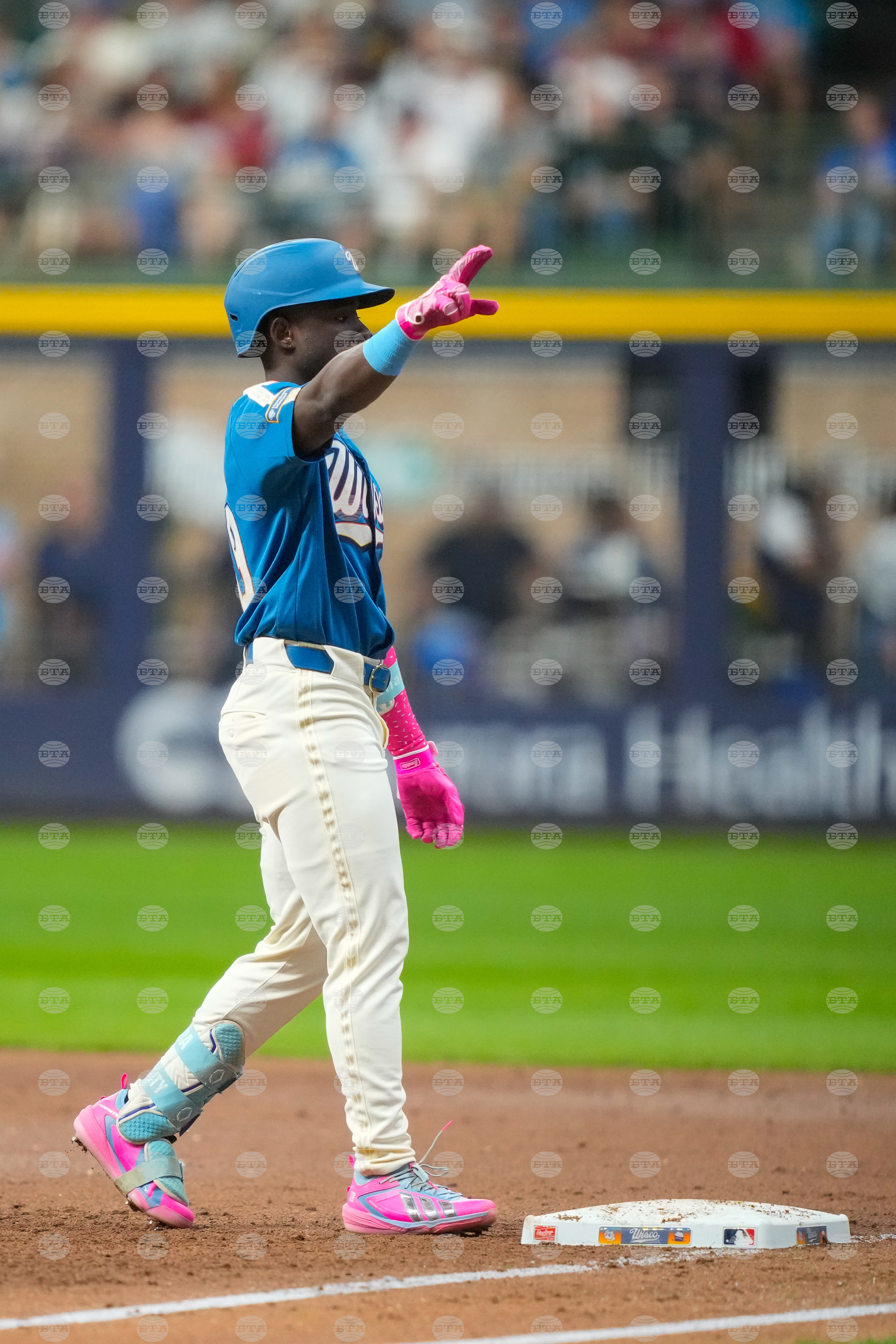 Braves Brewers Baseball