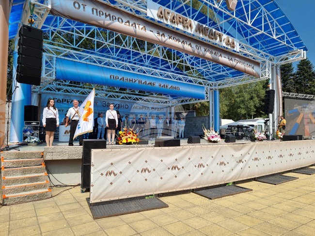 С водосвет и концерти в местността Панагюрски колонии отбелязаха Деня на миньора
