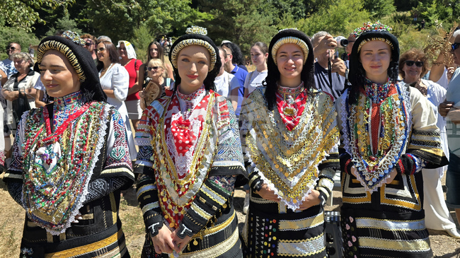 Тридесет и третият национален събор на каракачаните в България се проведе в местността Карандила 